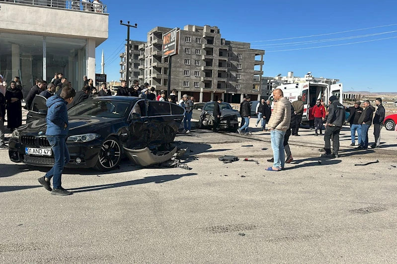 Mardin’de iki otomobil çarpıştı: 2 yaralı 