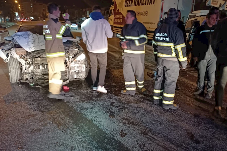 Mardin’de iki araç çarpıştı: 3 yaralı 