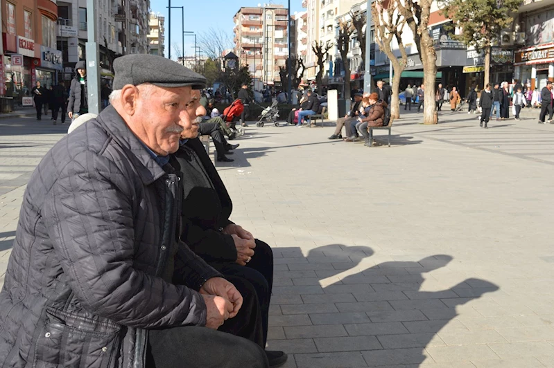 Emekliler zamdan şikâyetçi: Geçinemiyoruz, çözüm bekliyoruz