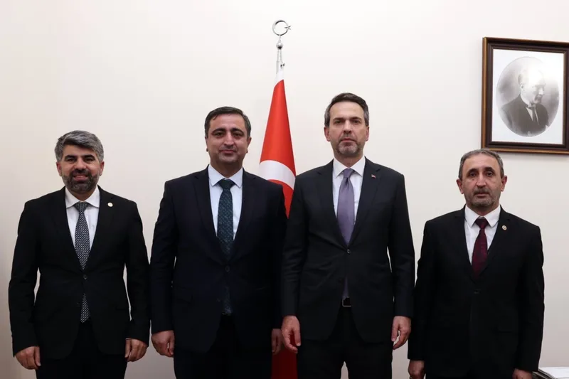 HÜDA PAR heyetinden Enerji Bakanı Bayraktar’a Dicle Elektrik şikayetleri iletildi