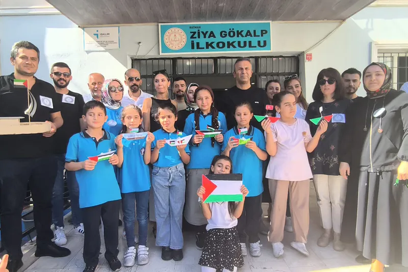 Batmanlı minikler, kağıt gemilerle Gazze