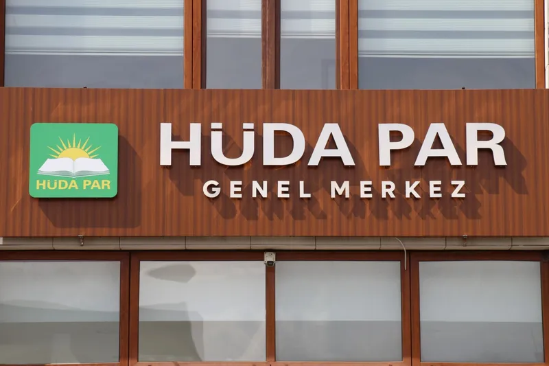 HÜDA PAR: Zincir marketlerin çalışma şartları ve mesai düzenleri titizlikle denetlenmeli