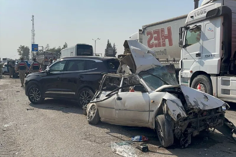 Hatay’da kamyon kazası: 6 araca çarptı, 4 kişi yaralandı