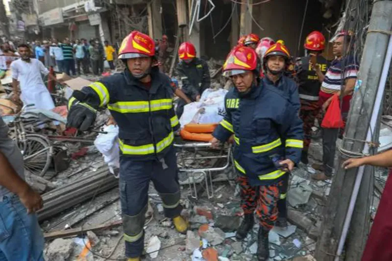 Bangladeş 11 farklı noktada meydana gelen el yapımı bomba saldırılarıyla sarsıldı