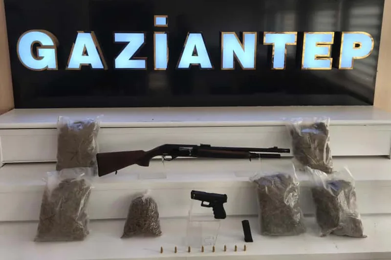 Gaziantep’te silah ve uyuşturucu operasyonu: 2 gözaltı