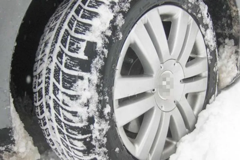 Şehirlerarası yük ve yolcu taşıyan ticari araçlar için zorunlu kış lastiği uygulaması başladı