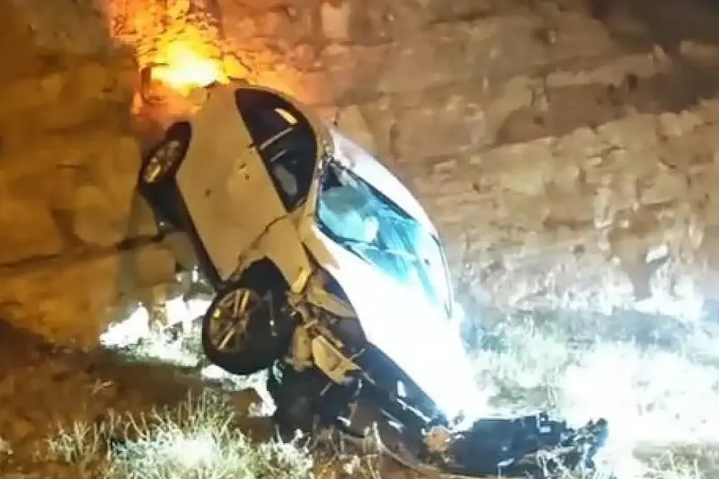 Siirt’te kayganlaşan yolda otomobil devrildi: 1 yaralı