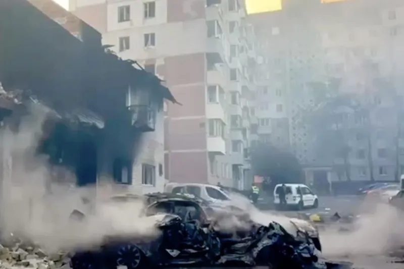 Zelenskiy: Rusya’nın 48 füze ve 470’ten fazla İHA saldırısında 9 kişi öldü