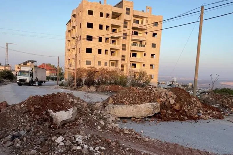 Siyonist rejim, el-Halil ve Bet Amr