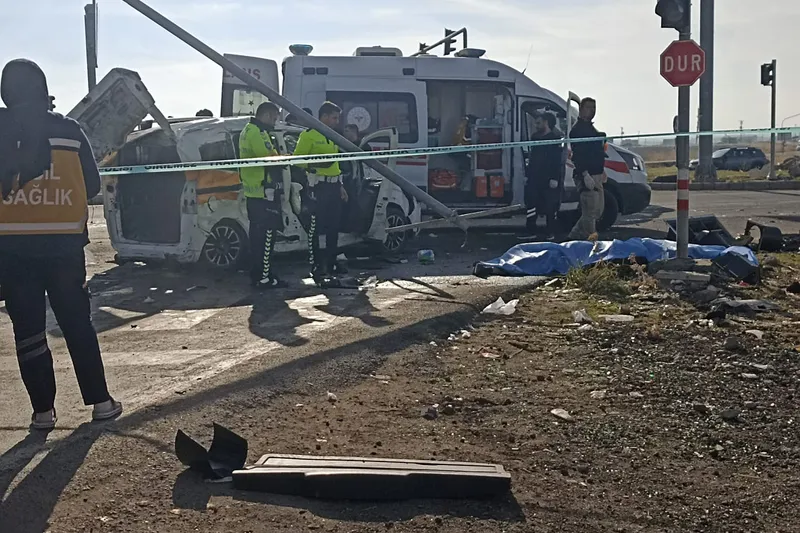 Diyarbakır’da 3 aracın karıştığı kaza: Ölü sayısı 4’e yükseldi