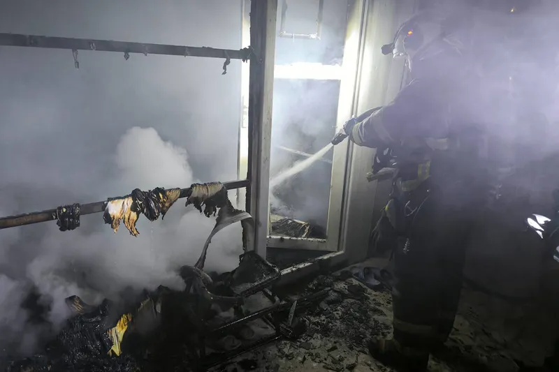 Yangında mobil mescit kullanılamaz hale geldi