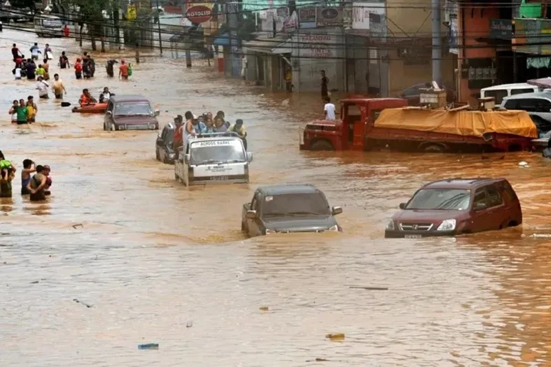 Tayland son 300 yılın yağış rekoru kırıldı