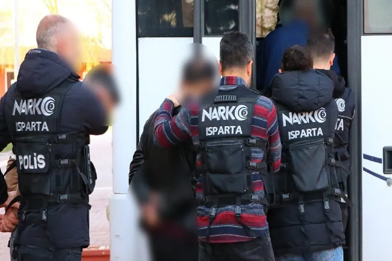 Isparta’da uyuşturucu suçlarından aranan 3 şahıs yakalandı