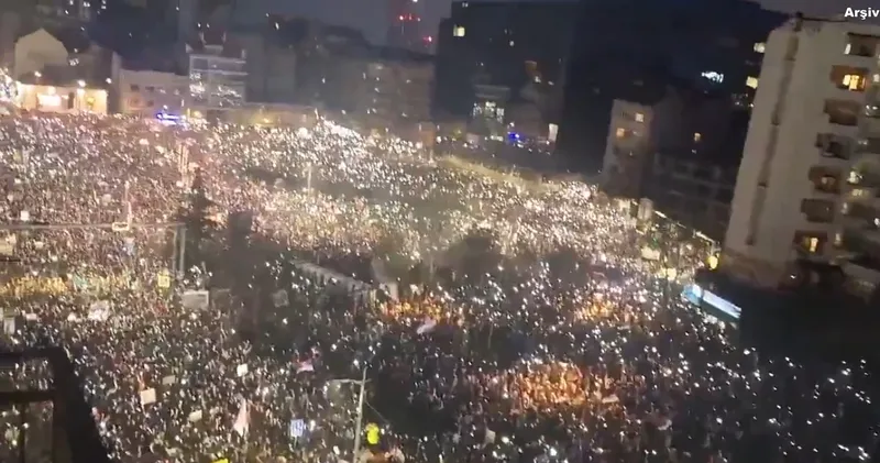 Belgrad’da siyasi gerginlik: Vučić destekçileriyle öğrenciler çatıştı, 37 gözaltı