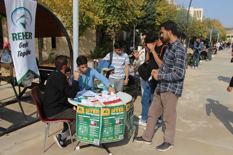 Rehber Gençlik Topluluğu tarafından Artuklu Üniversitesinde siyer sınavı standı kuruldu