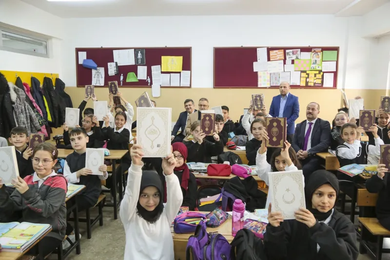 TDV, Kur’an dersini tercih eden öğrencilere Kur’an-ı Kerim ve dini eğitim kitapları ulaştıracak