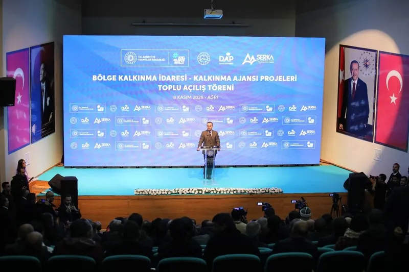 Bakan Kacır: Yatırım teşvikleriyle, sanayi alanlarıyla, KOBİ