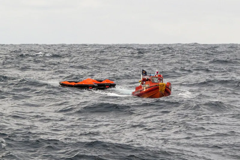 Güney Kore açıklarında balıkçı teknesi battı: 2 ölü 3 kayıp