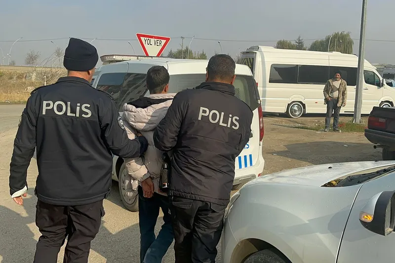Çalıntı araçla geldikleri Malatya’da yakayı ele verdiler
