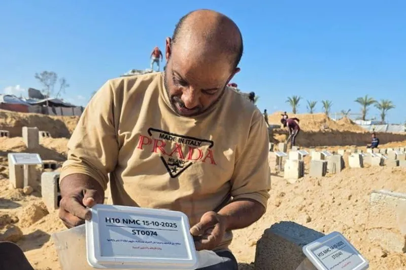 Gazze’de 300’den fazla kimliği belirsiz Filistinli toprağa verildi