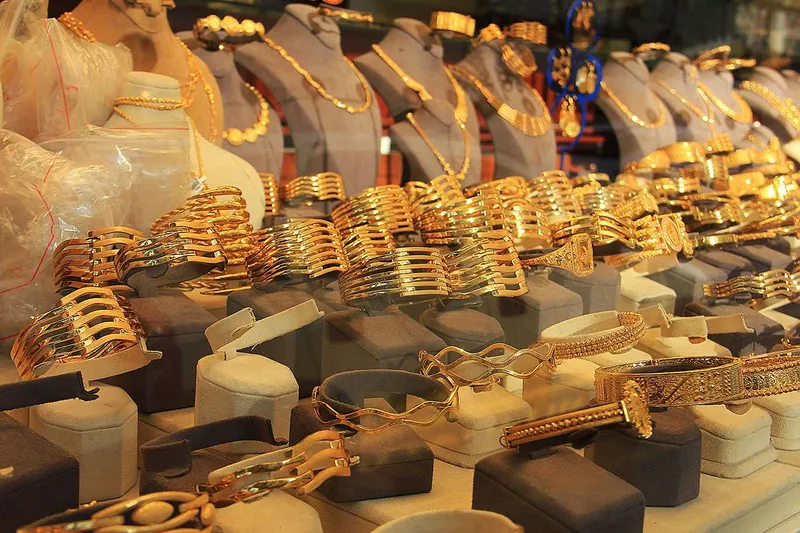 Altın dalgalı seyir izlemeye devam ediyor