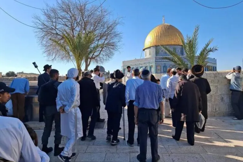 Siyonist işgalciler Mescid-i Aksa