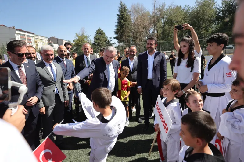 Bakan Bak: GSB spor okullarından bu yıl 1 milyon 811 bin çocuk yararlandı