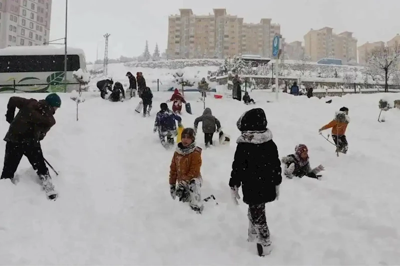 Kar yağışı nedeniyle bazı illerde eğitime ara verildi