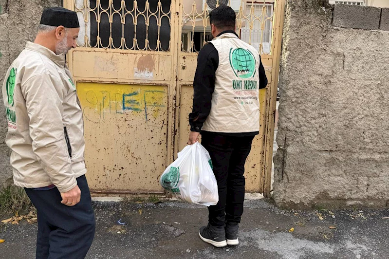 Tarsus Umut Kervanı’ndan Berat Kandili’nde gıda yardımı