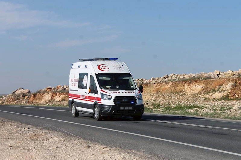 Şanlıurfa’da devrilen otomobilde 4 kişi yaralandı