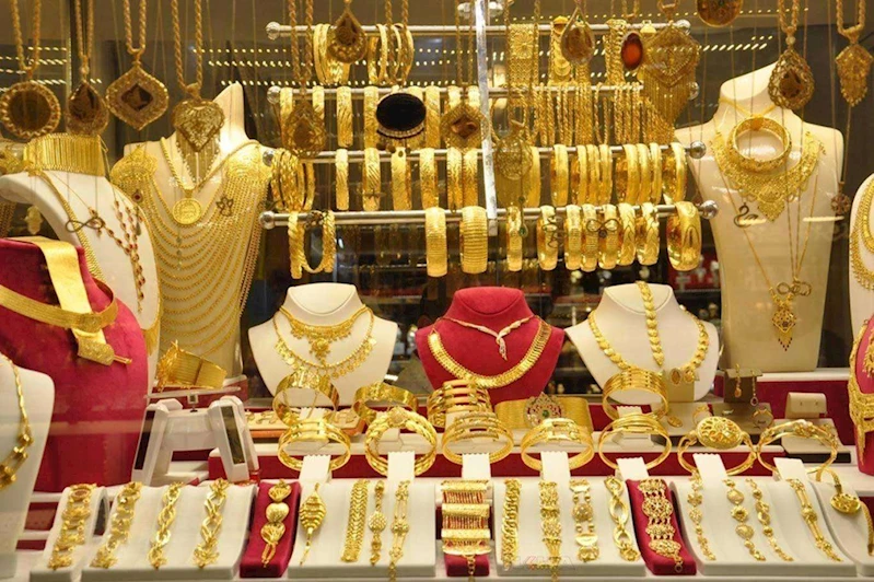 Altın fiyatları gerilimden beslenmeye devam ediyor