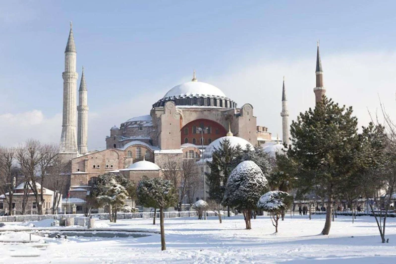 İstanbul’da eğitime kar engeli