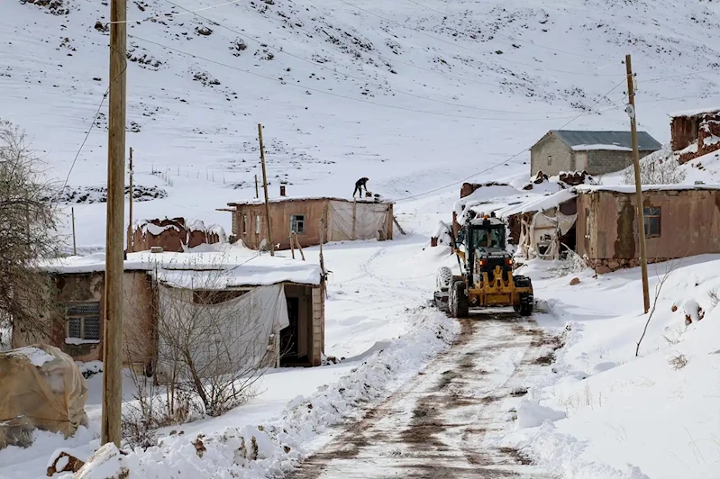 Şanlıurfa kırsalında kapanan yollar açıldı