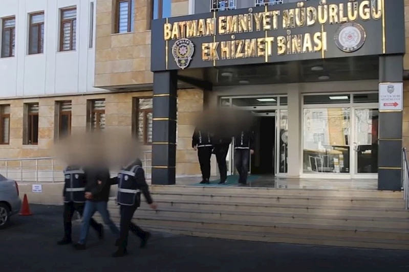 Batman’da otomobil parçaları çalan iki şüpheli tutuklandı