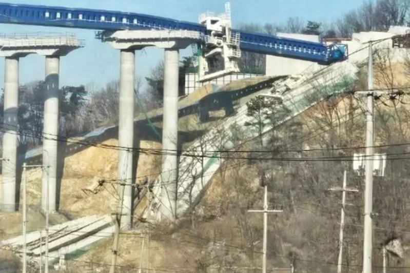 Güney Kore’de inşaat halindeki otoyol köprüsü çöktü: 3 ölü, 5 yaralı