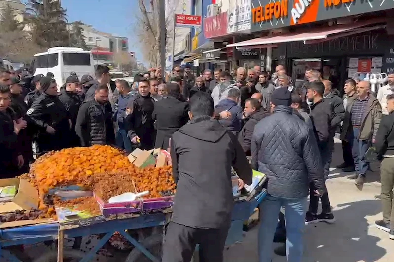 Van’da seyyar satıcılarla zabıta arasında arbede çıktı!