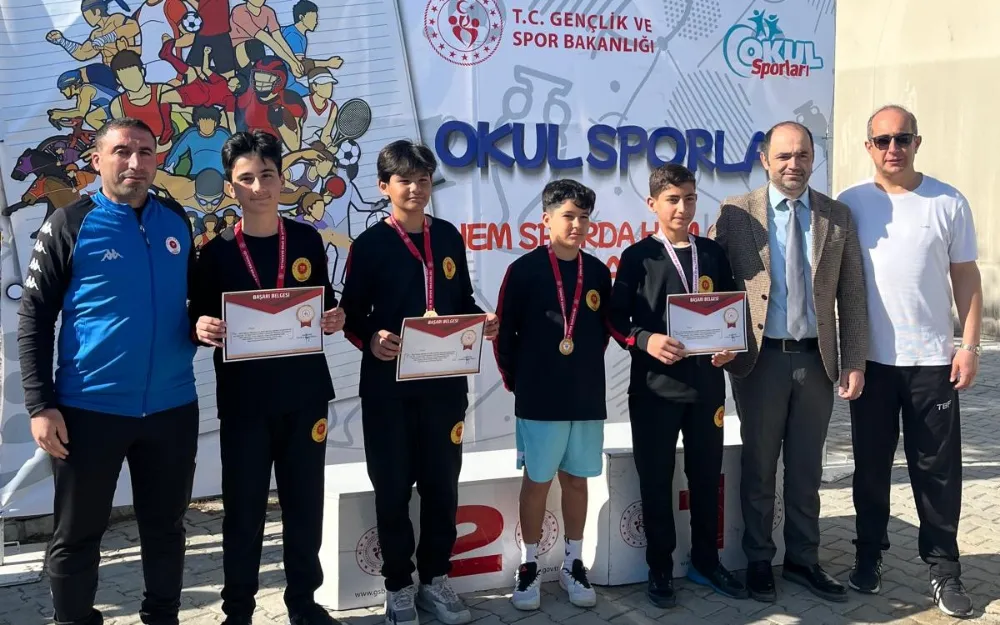 Petrolspor Tenis takımı bölge şampiyonu oldu