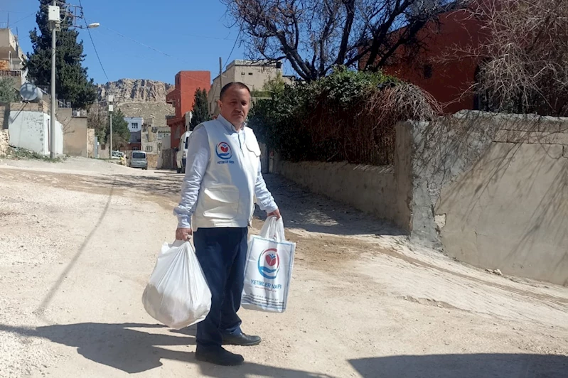 Yetimler Vakfı, Mardin’de yetimlere gıda yardımında bulundu