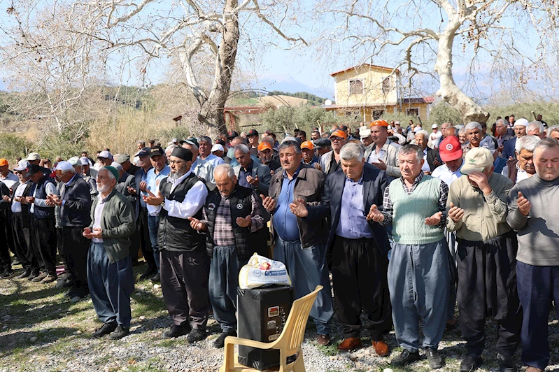 Kuraklık endişesi nedeniyle mahalleli yağmur duasına çıktı