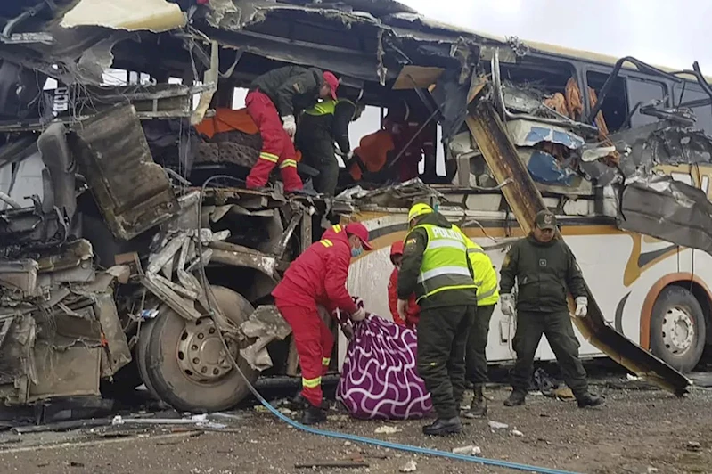 Bolivya’da iki otobüs çarpıştı: 37 ölü, 39 yaralı