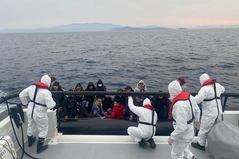 Yunanistan unsurlarının geri ittiği düzensiz göçmenler kurtarıldı