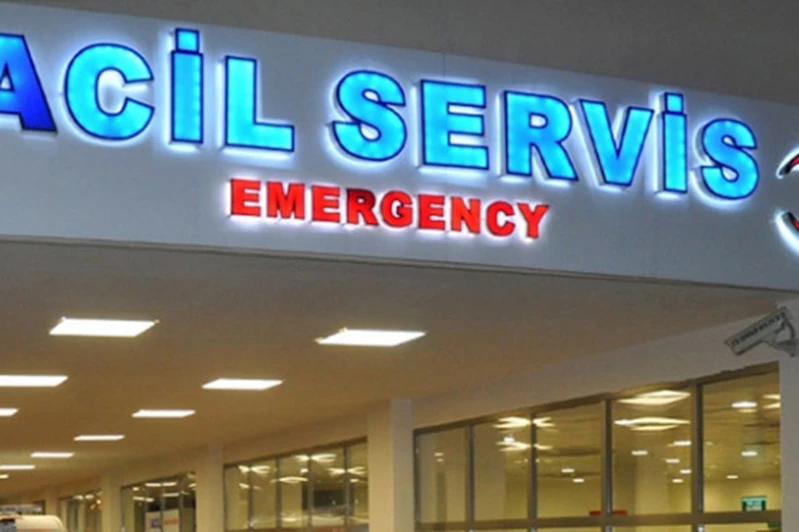 Ambulans ile cip çarpıştı: 4 yaralı