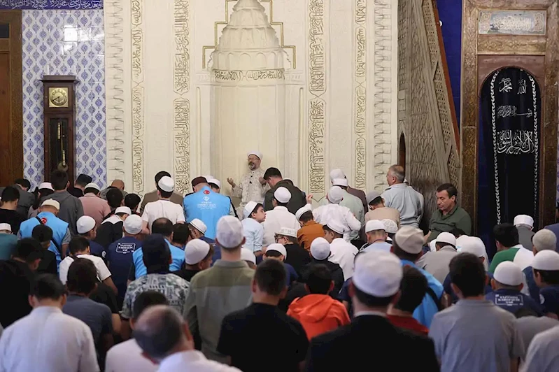 Bütün camilerde afetlerden korunmak için dua edildi