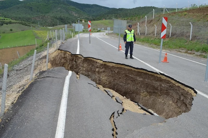 Erzurum İspir’de heyelan nedeniyle 70 ev boşaltıldı