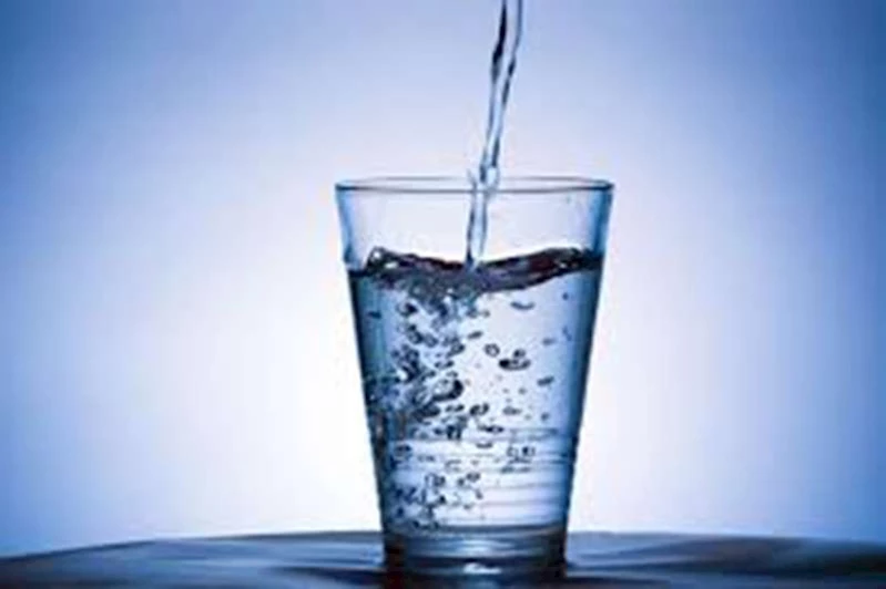 Kısa sürede 8 litre su içen kadın hastanelik oldu