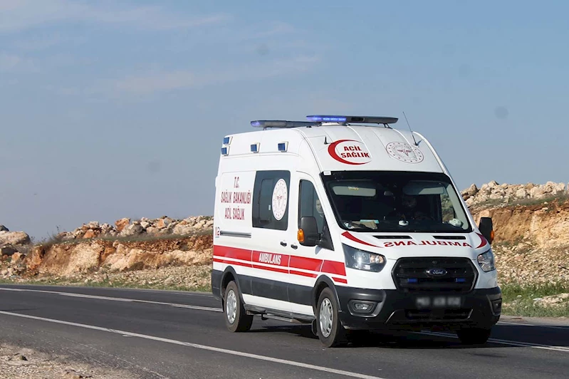 Şanlıurfa’da pikap şarampole devrildi: 2 yaralı