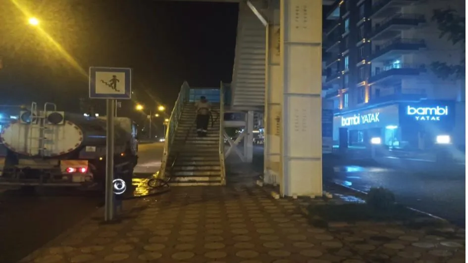 Üst Geçitlerde Temizlik ve Dezenfeksiyon Çalışması Gerçekleştirildi