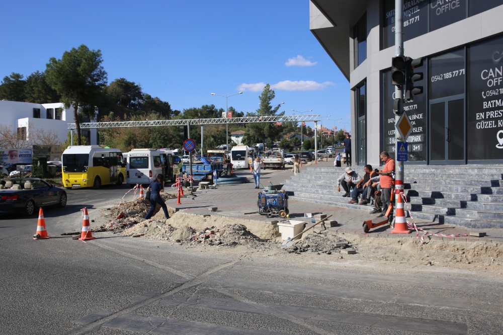 Valilik Caddesi Kapalı, Bulvarlar Kazı İçinde: Batman’da Trafik Krizi Derinleşiyor