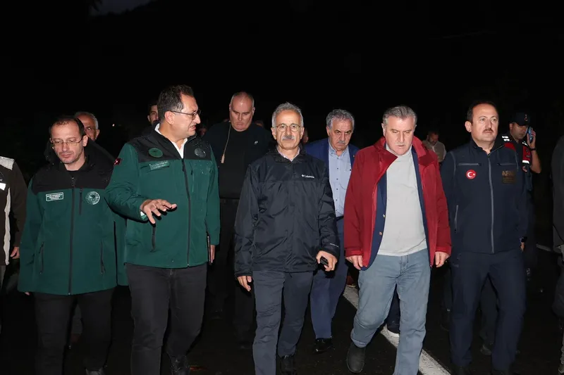 Bakan Uraloğlu, Rize’de sel sonrası son durumu aktardı