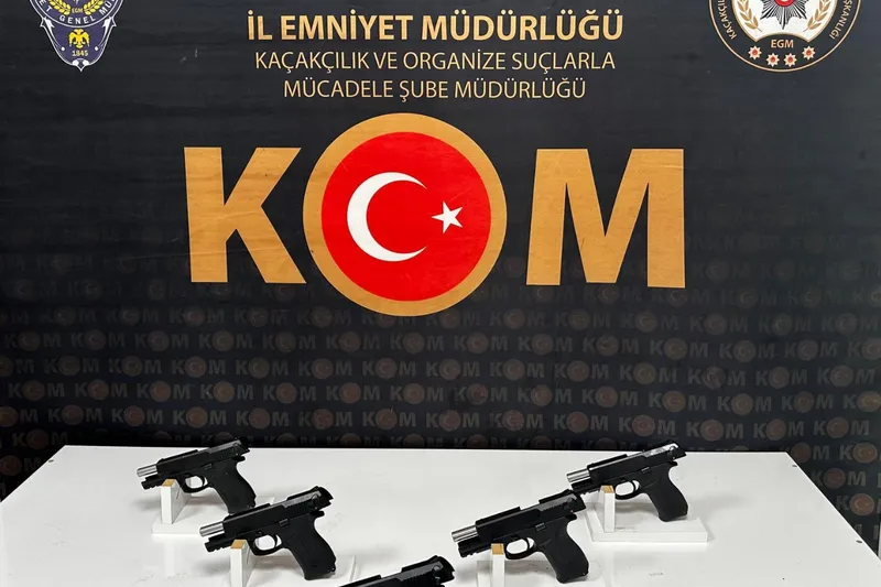 Mardin’de bir araçta 5 ruhsatsız tabanca ele geçirildi